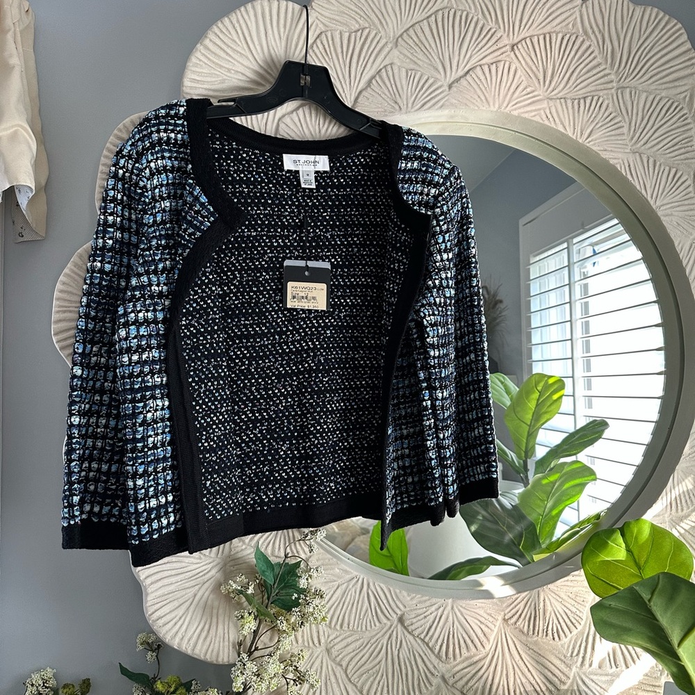 NWT - St. John’s size 12 Sweater perfect for corporate chic.
